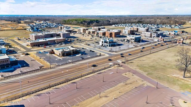 5906 W Foxdale Loop, Southaven, MS 38672