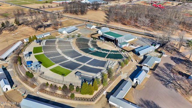 5906 W Foxdale Loop, Southaven, MS 38672