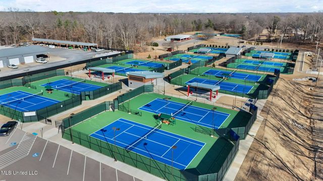 5906 W Foxdale Loop, Southaven, MS 38672