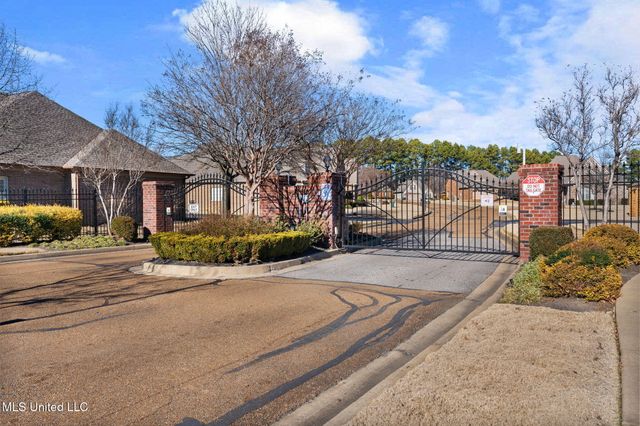 5906 W Foxdale Loop, Southaven, MS 38672