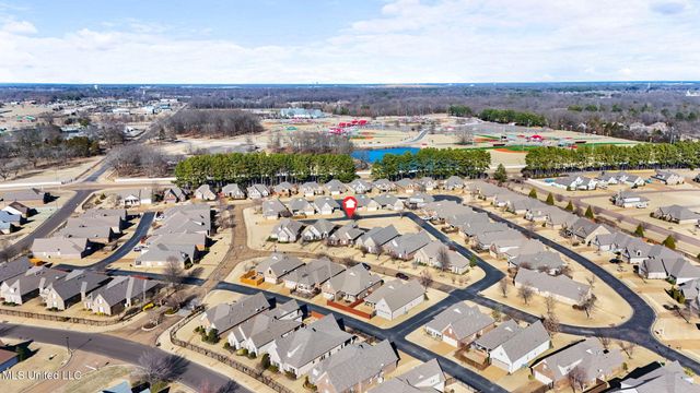 5906 W Foxdale Loop, Southaven, MS 38672