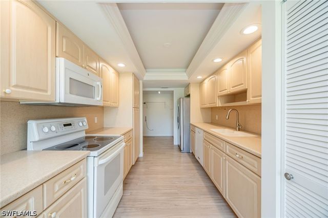 425 Wildwood LN, Naples, FL 34105