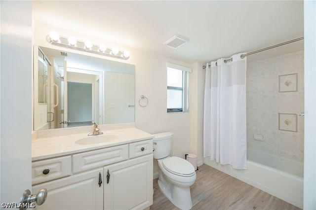 425 Wildwood LN, Naples, FL 34105
