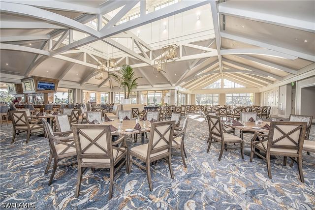 425 Wildwood LN, Naples, FL 34105