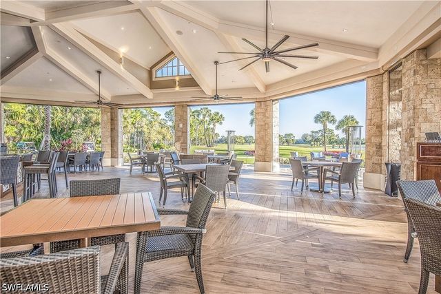 425 Wildwood LN, Naples, FL 34105