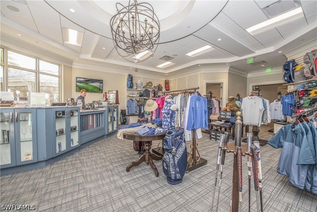 425 Wildwood LN, Naples, FL 34105