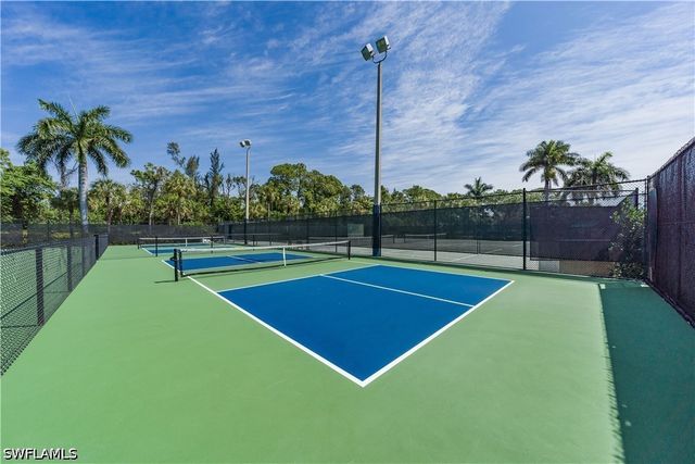 425 Wildwood LN, Naples, FL 34105