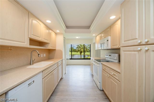 425 Wildwood LN, Naples, FL 34105
