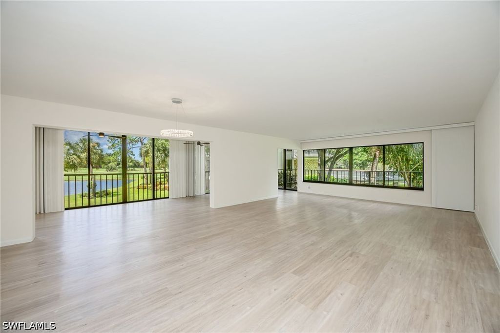 425 Wildwood LN, Naples, FL 34105