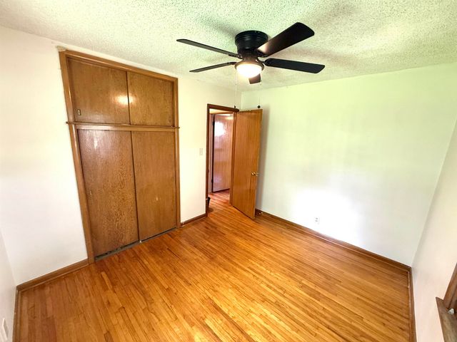 515 W 4th St, Haysville, KS 67060