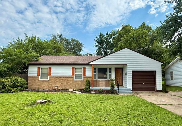 515 W 4th St, Haysville, KS 67060
