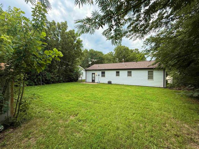 515 W 4th St, Haysville, KS 67060