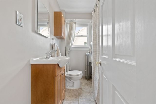 10 Newcastle Rd 2, Peabody, MA 01960