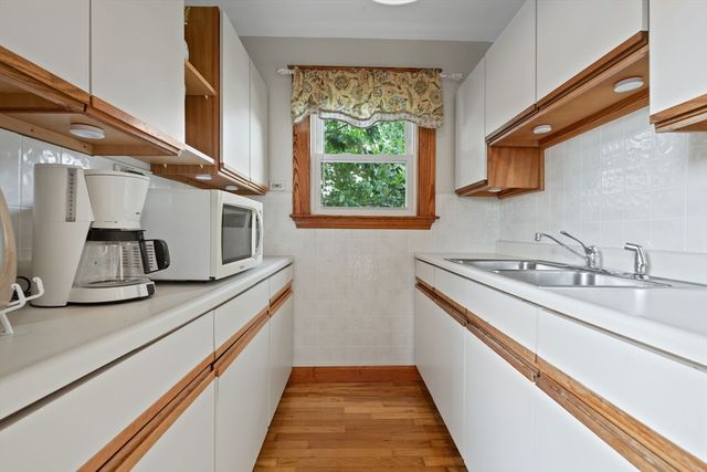 10 Newcastle Rd 2, Peabody, MA 01960