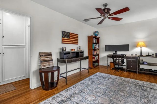 6913 Columbus Avenue, Van Nuys, CA 91405