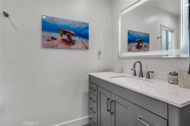 6913 Columbus Avenue, Van Nuys, CA 91405