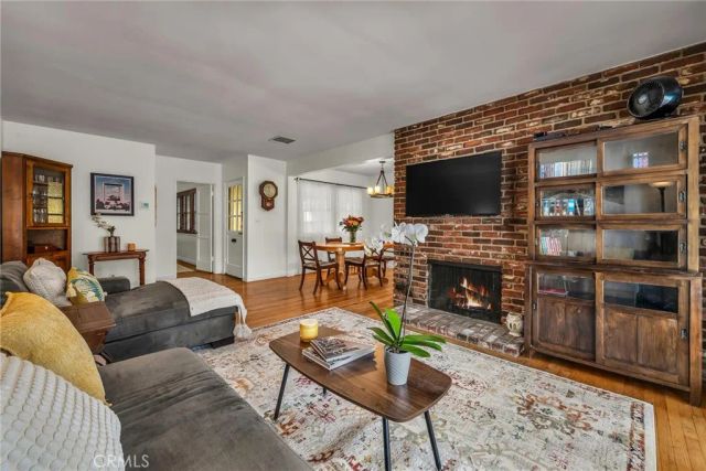 6913 Columbus Avenue, Van Nuys, CA 91405