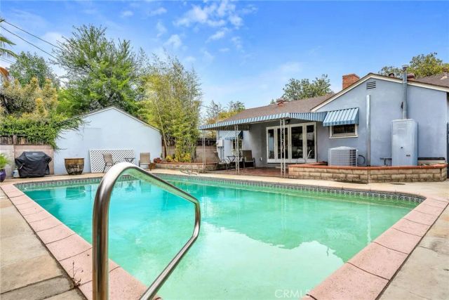 6913 Columbus Avenue, Van Nuys, CA 91405