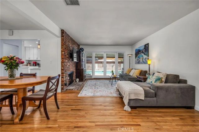 6913 Columbus Avenue, Van Nuys, CA 91405