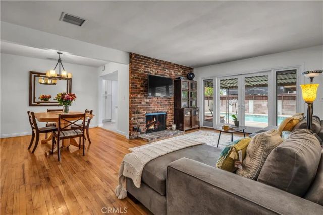6913 Columbus Avenue, Van Nuys, CA 91405