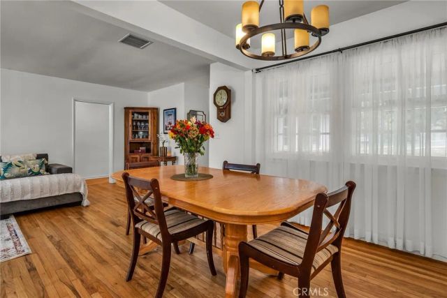6913 Columbus Avenue, Van Nuys, CA 91405