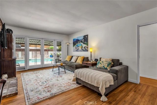 6913 Columbus Avenue, Van Nuys, CA 91405
