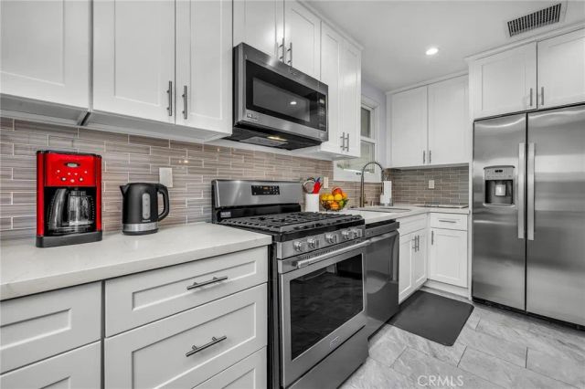 6913 Columbus Avenue, Van Nuys, CA 91405