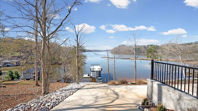 587 Carolina Drive, Troy, NC 27371