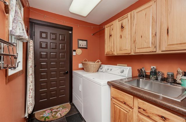9049 NW 37 Street, Polk City, IA 50226