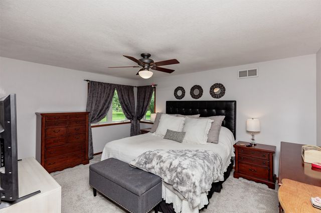 9049 NW 37 Street, Polk City, IA 50226