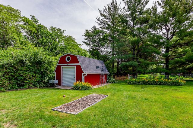 9049 NW 37 Street, Polk City, IA 50226
