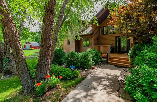 9049 NW 37 Street, Polk City, IA 50226