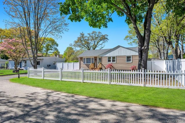 59 Applegate Drive, Mastic, NY 11950