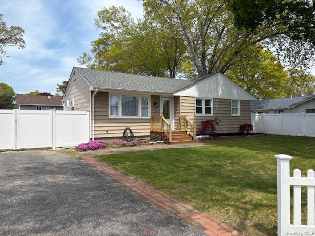 59 Applegate Drive, Mastic, NY 11950