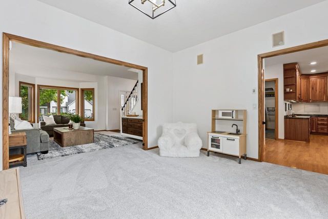 8370 W Lake Drive, Chanhassen, MN 55317