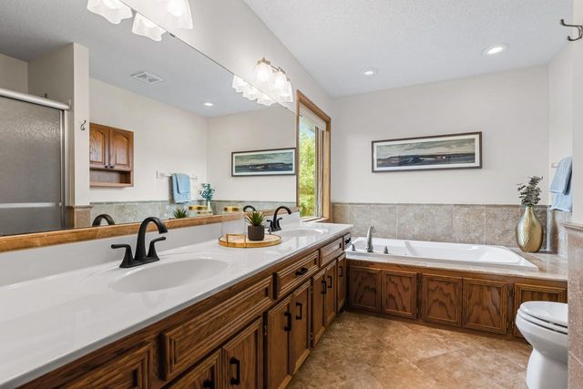 8370 W Lake Drive, Chanhassen, MN 55317