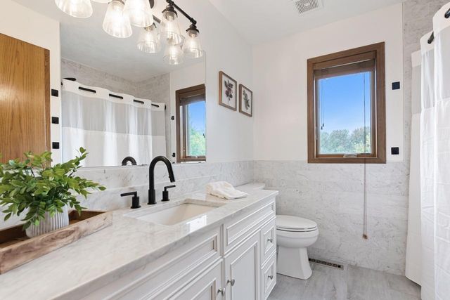 8370 W Lake Drive, Chanhassen, MN 55317