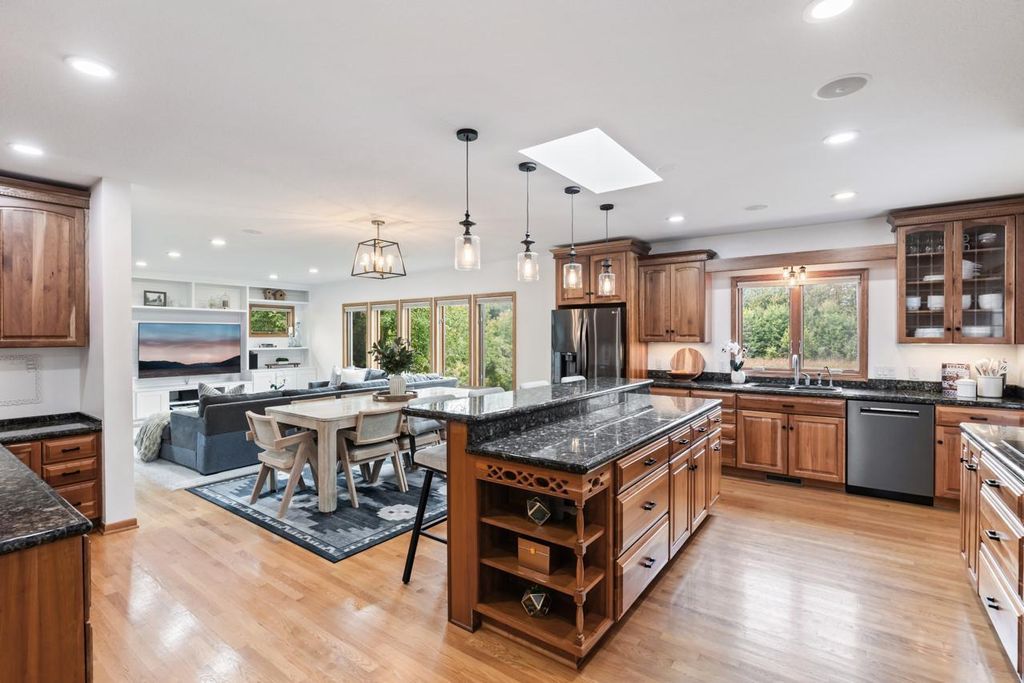 8370 W Lake Drive, Chanhassen, MN 55317 — photo 2