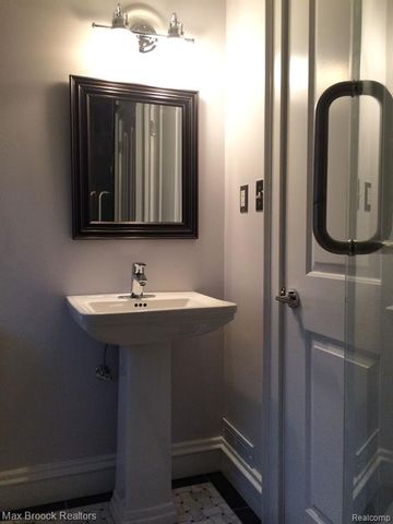 115 E Lincoln Street, Birmingham, MI 48009