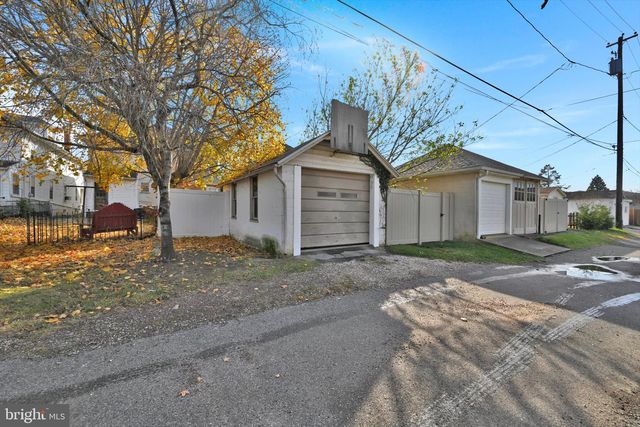 27 PENNSYLVANIA AVE, Shillington, PA 19607