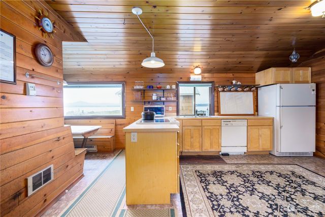 15 U Snoqualmie Avenue, Hat Island, WA 98206