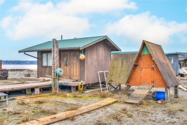 15 U Snoqualmie Avenue, Hat Island, WA 98206