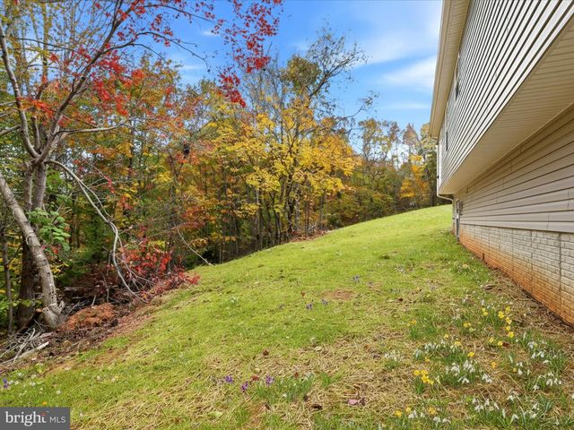 3281 RUSSEL RUN RD, Locust Grove, VA 22508