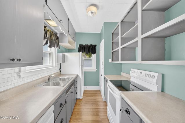 303 E William Street, Maumee, OH 43537