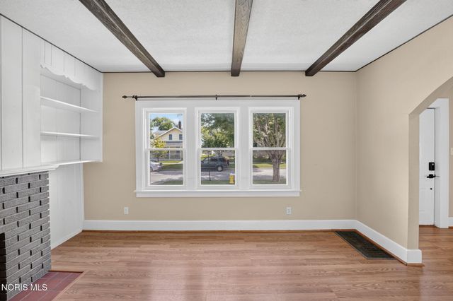 303 E William Street, Maumee, OH 43537