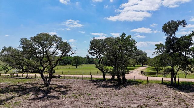 2170 Langdon Road, Weimar, TX 78962