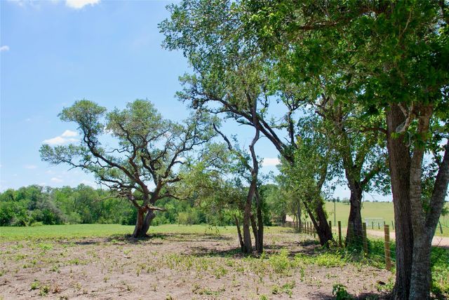 2170 Langdon Road, Weimar, TX 78962