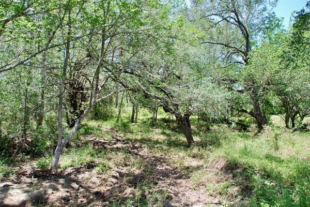 2170 Langdon Road, Weimar, TX 78962