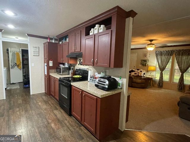 601 Auburn Road, Glennville, GA 30427