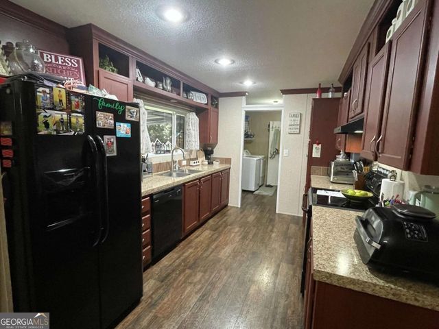 601 Auburn Road, Glennville, GA 30427